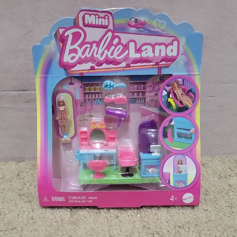 Barbie Mini Playset with Pink, Purple & Blue Accessories